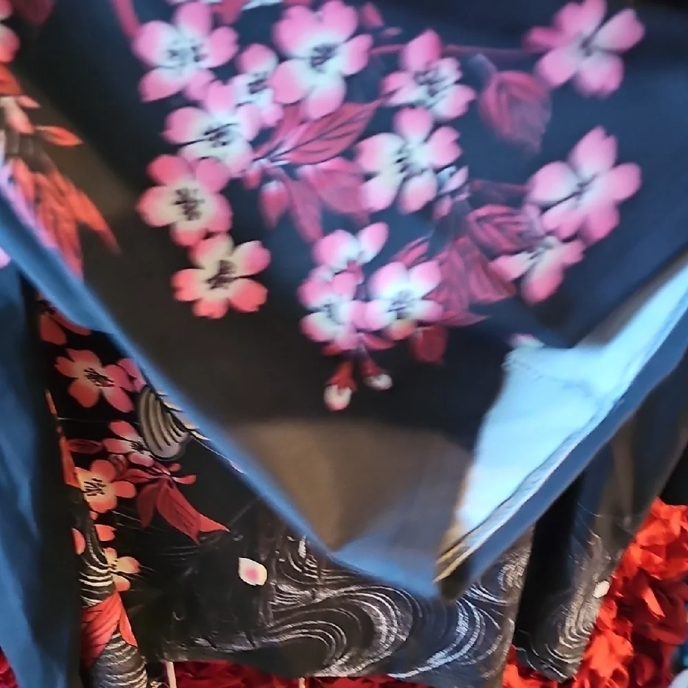 Womens Floral Kimono with Koi Fish Design On Back Size L/XLarge-No Tag Like New